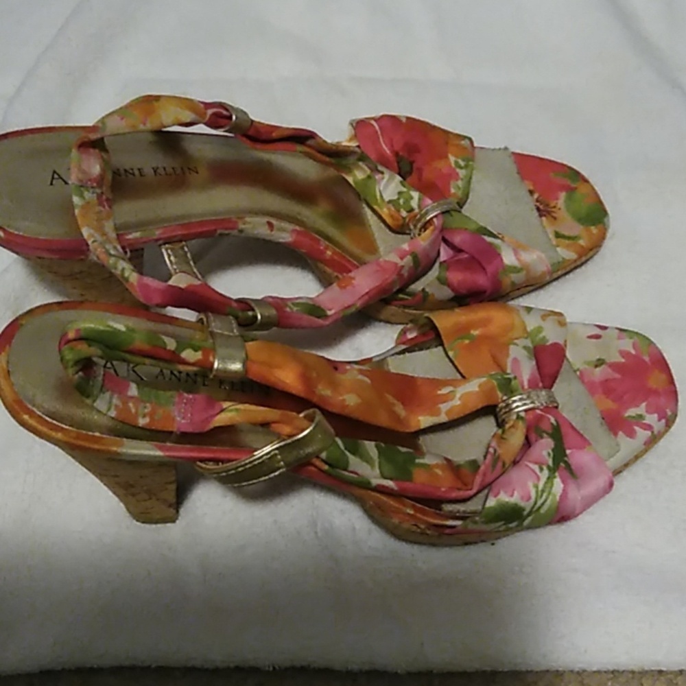 Shoes - Picture 4 of 4